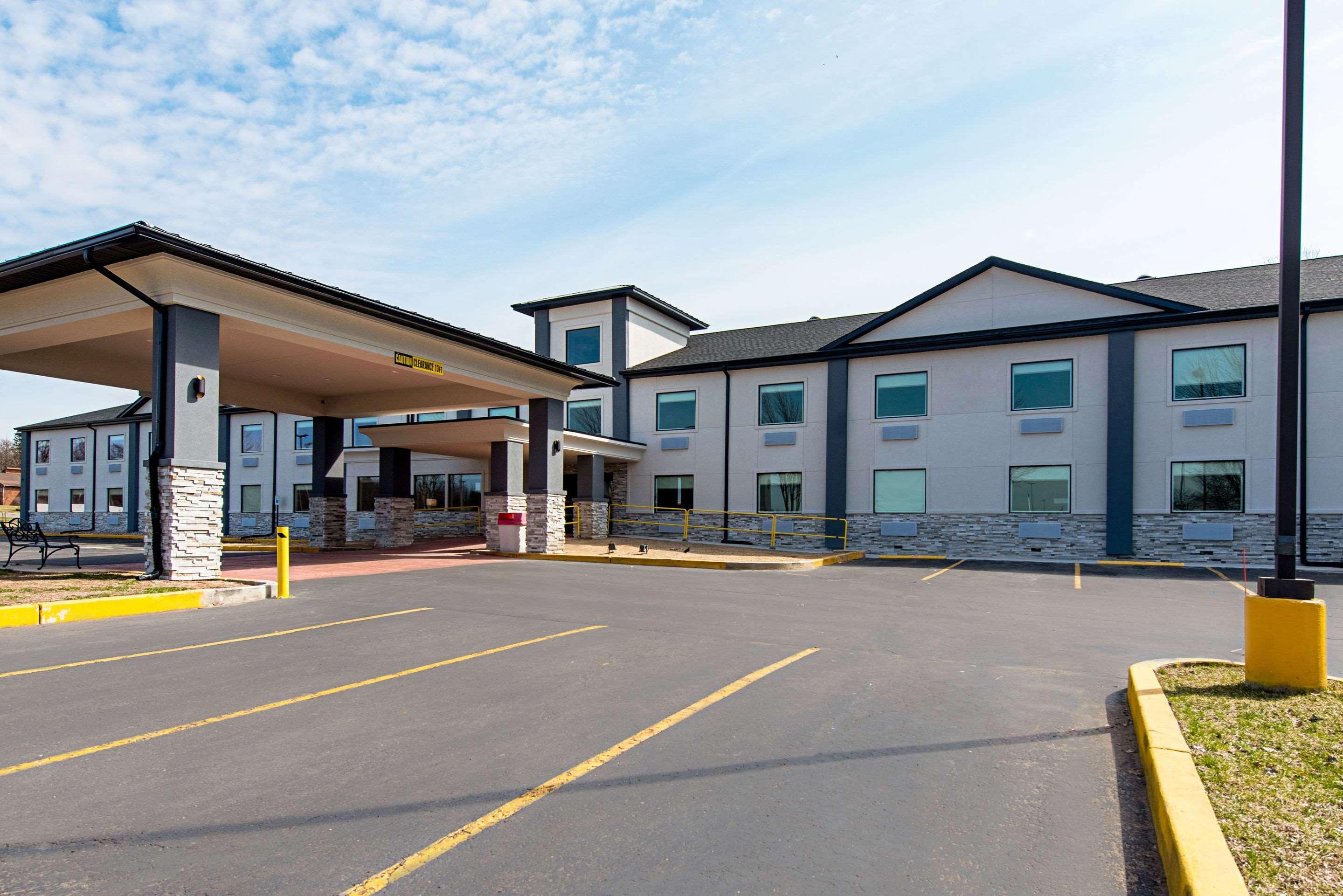 Quality Inn Mishawaka Near Notre Dame Exterior photo
