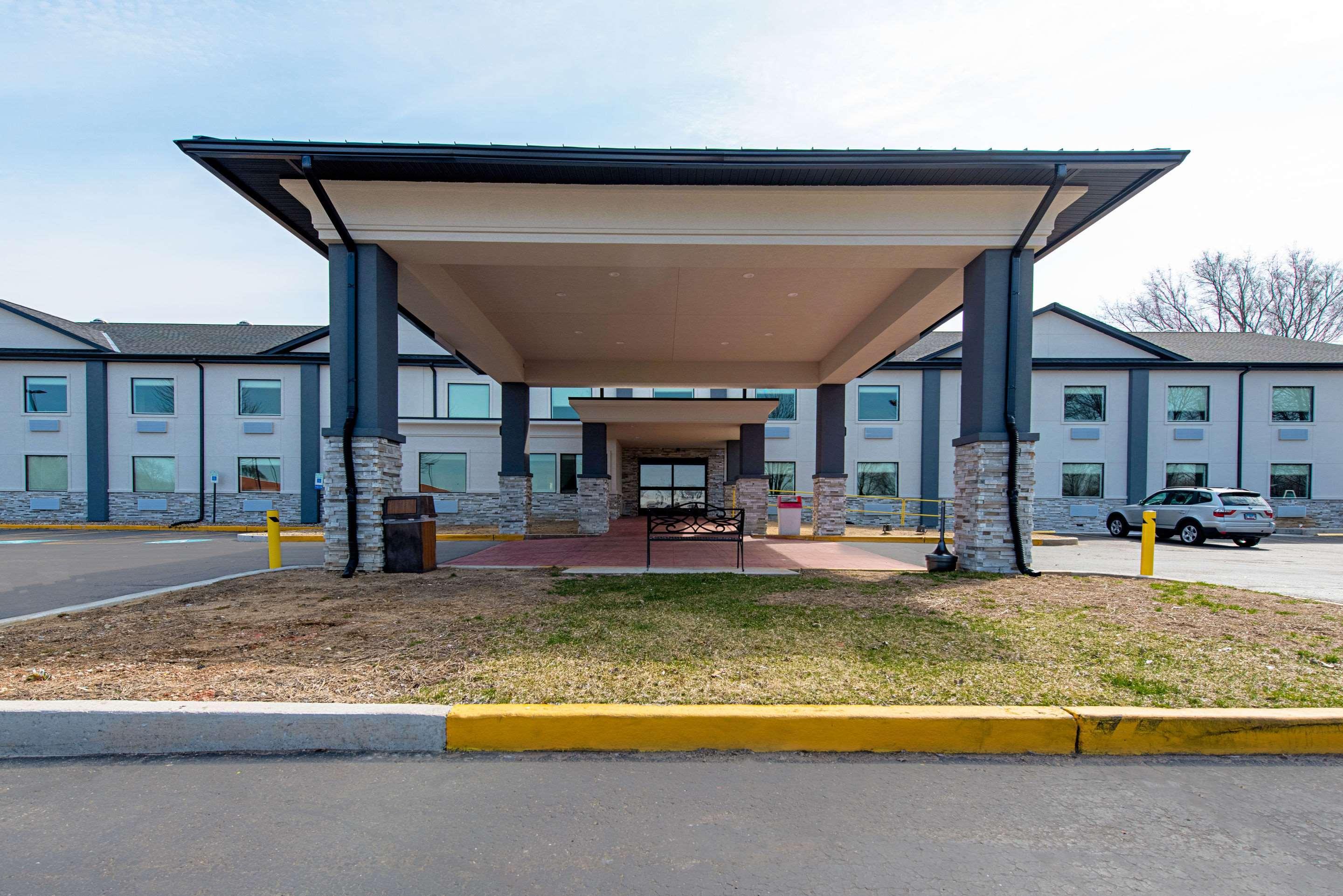 Quality Inn Mishawaka Near Notre Dame Exterior photo